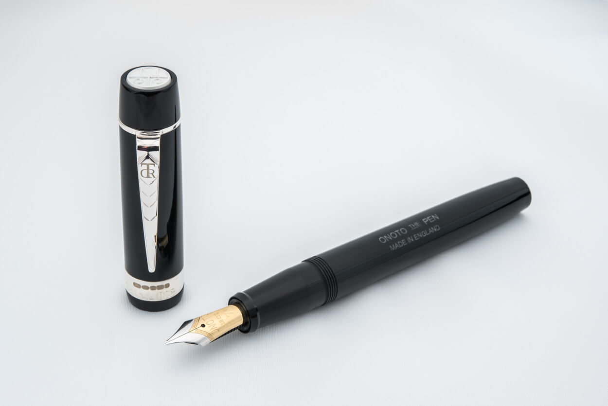 Magna Plunger-Filler Black & Silver Fittings