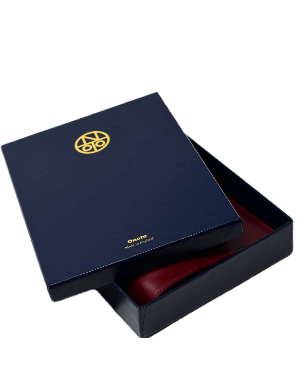 Onoto-Organiser-Maroon-box-transparent-aspect-ratio-4×5