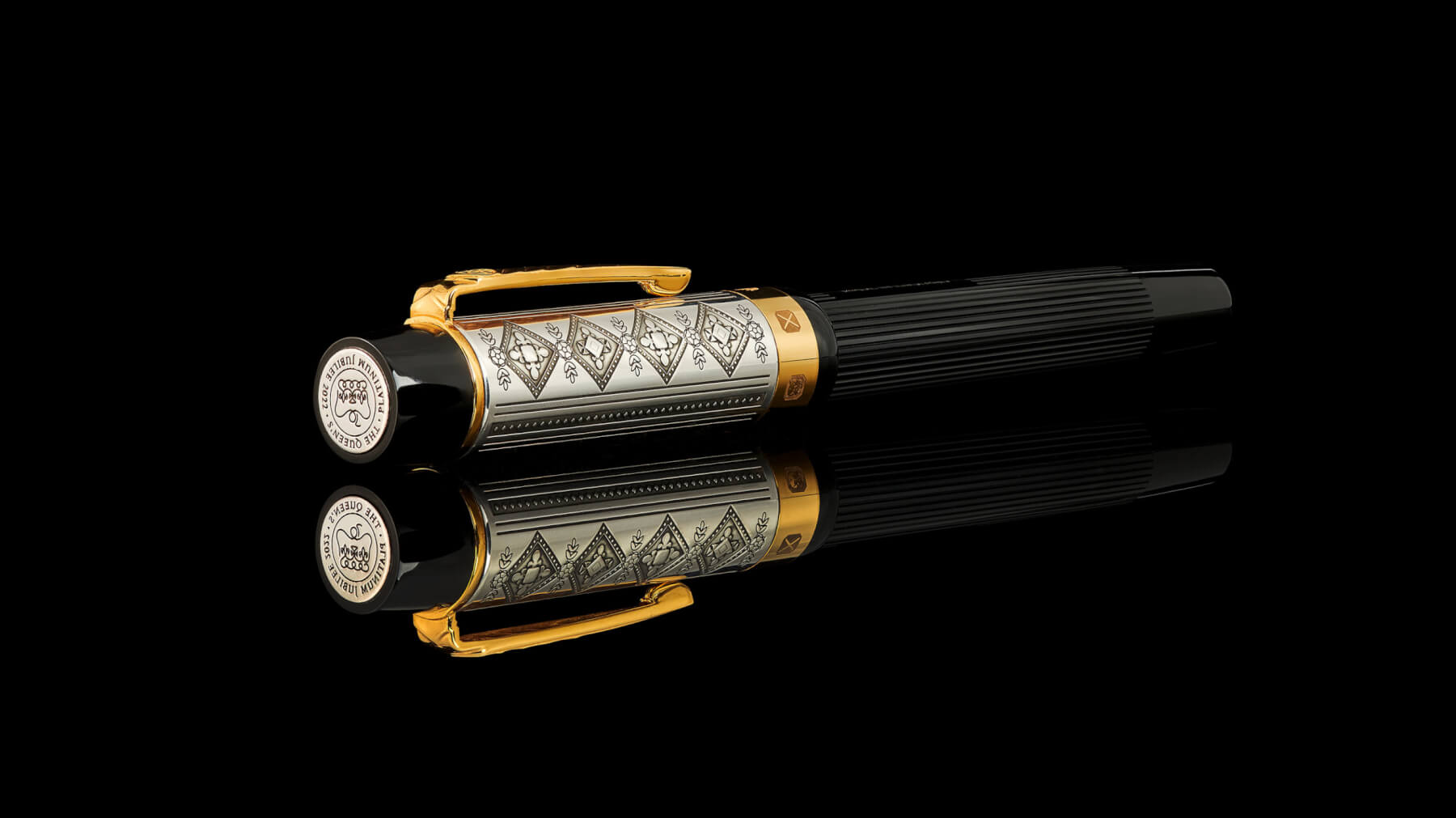 The Platinum Jubilee Overlay Pen