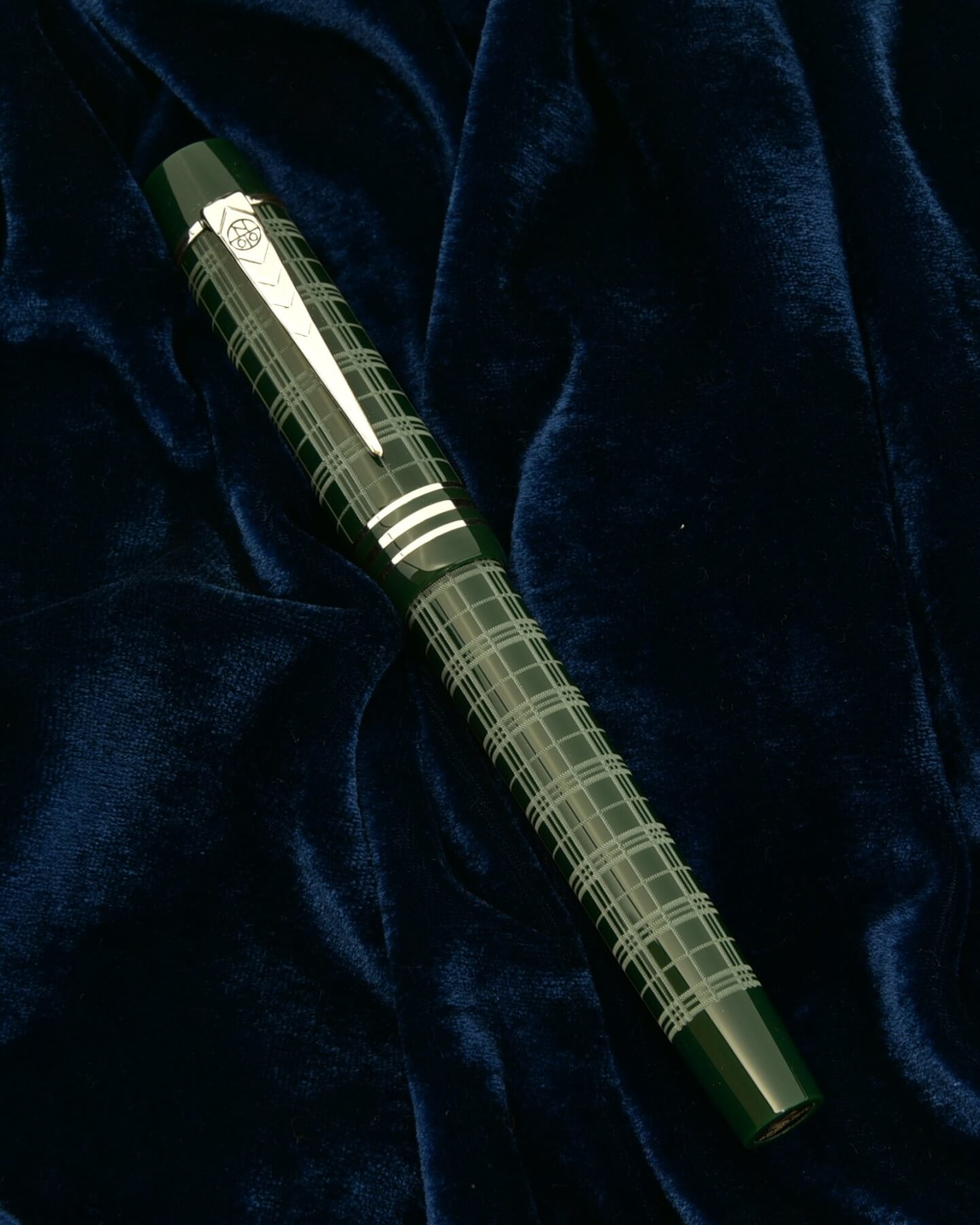 ONOTOLABT1: Magna Tartan Racing Green