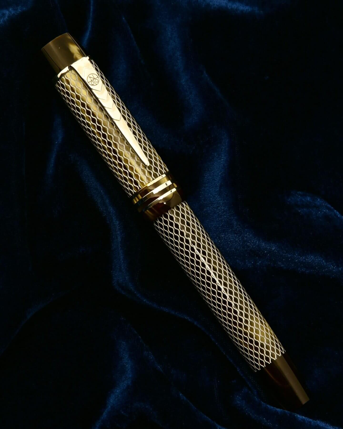 OnotoLab202410: Magna Chestnut Pearl Metallic Chased