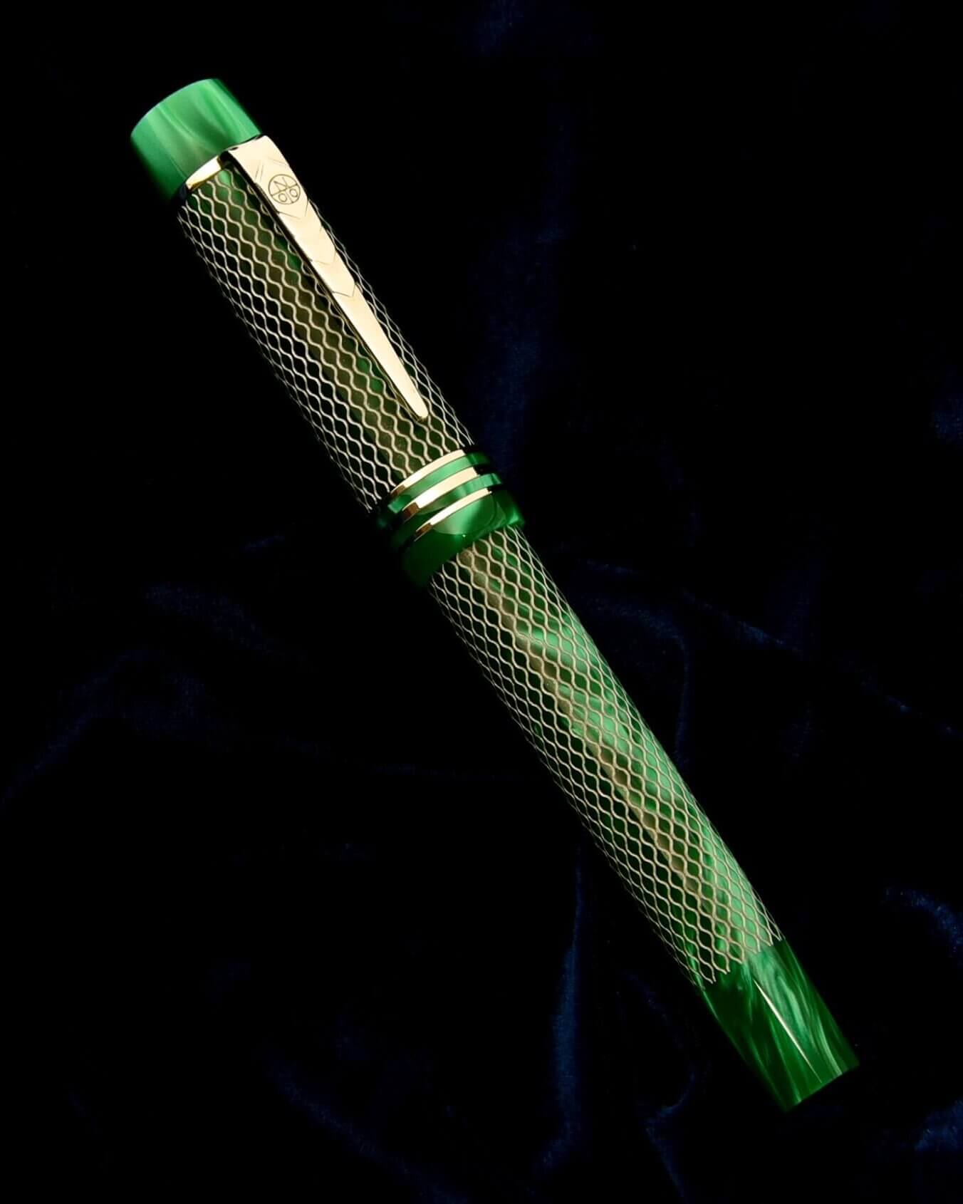 OnotoLab202410: Magna Emerald Pearl Metallic Chased