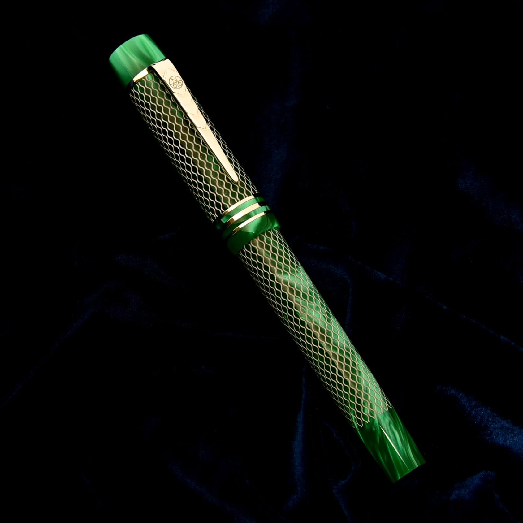OnotoLab202410: Magna Emerald Pearl Metallic Chased